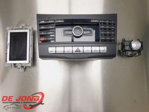 Begagnade Navigeringssystem Mercedes E Estate (S212) E-200 CDI 16V BlueEfficiency,BlueTEC Pris € 350,00 Marginaltabell erbjuds av Autodemontagebedrijf de Jong