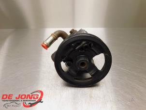 Begagnade Servostyrningspump Toyota Corolla Verso (R10/11) 2.0 D-4D 16V Pris € 34,99 Marginaltabell erbjuds av Autodemontagebedrijf de Jong