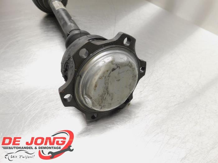Drivaxel, höger fram från en Volkswagen Passat Variant (3B6) 1.9 TDI 130 2004