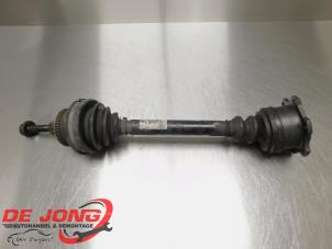 Begagnade Drivaxel, höger fram Volkswagen Passat Variant (3B6) 1.9 TDI 130 Pris € 15,99 Marginaltabell erbjuds av Autodemontagebedrijf de Jong