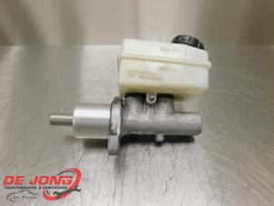 Begagnade Huvudcylinder Mercedes B (W245) 2.0 B-200 16V Turbo Pris € 13,99 Marginaltabell erbjuds av Autodemontagebedrijf de Jong