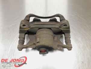 Używane Zacisk hamulcowy lewy przód Audi A3 Limousine (8VS/8VM) 1.4 TFSI ACT 16V Cena € 13,45 Procedura marży oferowane przez Autodemontagebedrijf de Jong