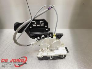 Gebruikte Portierslot Mechaniek 4Deurs links-voor Mercedes ML III (166) 3.0 ML-350 BlueTEC V6 24V 4-Matic Prijs € 48,35 Margeregeling aangeboden door Autodemontagebedrijf de Jong