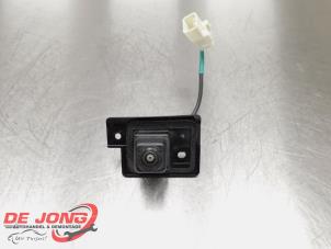 Begagnade Backkamera Mitsubishi Outlander (GF/GG) 2.0 16V PHEV 4x4 Pris € 99,99 Marginaltabell erbjuds av Autodemontagebedrijf de Jong