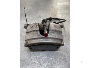 Gebruikte Remklauw (Tang) links-voor Mercedes CLA (118.3) Prijs € 60,45 Margeregeling aangeboden door Autodemontagebedrijf de Jong