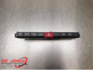 Gebruikte Alarmlicht Schakelaar Fiat Panda/Pandina (312) 1.2 69 Prijs € 39,90 Margeregeling aangeboden door Autodemontagebedrijf de Jong