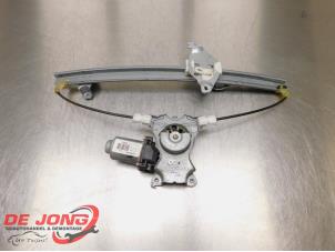 Begagnade Fönstermekanism för bakre dörr, 4-dörrars, vänster Nissan Primera (P12) 2.0 16V CVT Pris € 19,99 Marginaltabell erbjuds av Autodemontagebedrijf de Jong