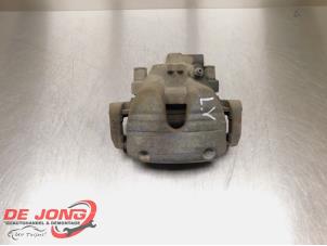 Gebruikte Remklauw (Tang) links-voor Opel Corsa E 1.4 Turbo 16V Prijs € 24,99 Margeregeling aangeboden door Autodemontagebedrijf de Jong