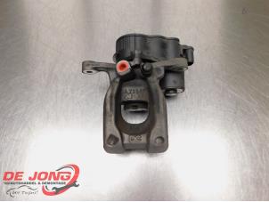 Begagnade Bakre bromsok, höger Mercedes A (177.0) 2.0 A-220 Turbo 16V Pris € 48,99 Marginaltabell erbjuds av Autodemontagebedrijf de Jong