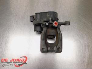 Begagnade Bakre bromsok, vänster Mercedes A (177.0) 2.0 A-220 Turbo 16V Pris € 48,99 Marginaltabell erbjuds av Autodemontagebedrijf de Jong