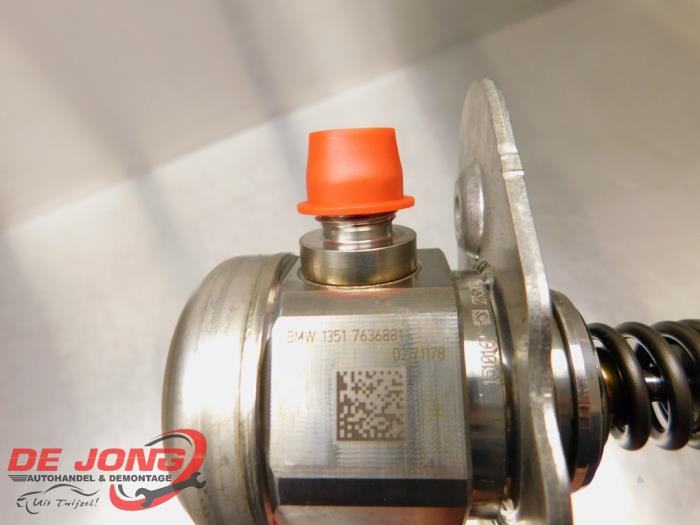 Högtryckspump från en BMW 2 serie Gran Tourer (F46) 218i 1.5 TwinPower Turbo 12V 2017