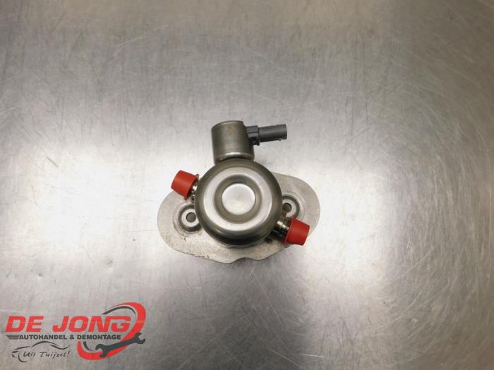 Högtryckspump från en BMW 2 serie Gran Tourer (F46) 218i 1.5 TwinPower Turbo 12V 2017