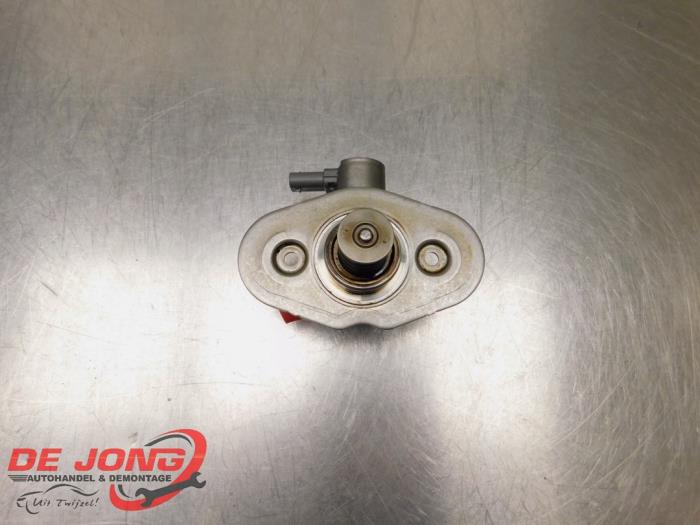 Högtryckspump från en BMW 2 serie Gran Tourer (F46) 218i 1.5 TwinPower Turbo 12V 2017