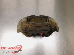 Gebruikte Remklauw (Tang) links-voor Mitsubishi Pajero Hardtop (V6/7) 3.2 DI-D 16V Autom. Prijs € 34,99 Margeregeling aangeboden door Autodemontagebedrijf de Jong