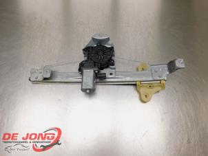 Begagnade Fönstermekanism för bakre dörr, 4-dörrars, vänster Renault Captur (2R) 0.9 Energy TCE 12V Pris € 18,90 Marginaltabell erbjuds av Autodemontagebedrijf de Jong