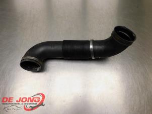 Begagnade Luftintagsslang Opel Zafira (M75) 2.2 16V Direct Ecotec Pris € 9,99 Marginaltabell erbjuds av Autodemontagebedrijf de Jong