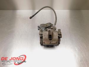 Gebruikte Remklauw (Tang) links-achter Mercedes C (W205) C-200 1.6 CDI BlueTEC, C-200 d 16V Prijs € 44,99 Margeregeling aangeboden door Autodemontagebedrijf de Jong