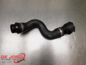 Gebruikte Radiateurslang Mercedes Sprinter 4t (910.0/910.1/907.1/907.2) 317 CDI 2.0 D Prijs € 24,20 Inclusief btw aangeboden door Autodemontagebedrijf de Jong