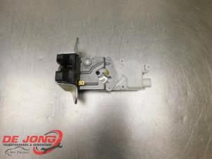 Gebruikte Slotmechaniek Achterklep Citroen C-Crosser 2.2 HDiF 16V Prijs € 44,99 Margeregeling aangeboden door Autodemontagebedrijf de Jong