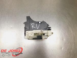 Begagnade Dörrlåsmekanism, 4-dörrars, höger fram Citroen C-Crosser 2.2 HDiF 16V Pris € 26,20 Marginaltabell erbjuds av Autodemontagebedrijf de Jong