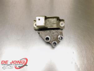 Begagnade Fäste, växellåda Opel Combo Tour 1.6 CDTI 16V ecoFlex Pris € 18,10 Marginaltabell erbjuds av Autodemontagebedrijf de Jong