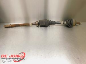 Begagnade Drivaxel, höger fram Opel Combo Tour 1.6 CDTI 16V ecoFlex Pris € 50,00 Marginaltabell erbjuds av Autodemontagebedrijf de Jong