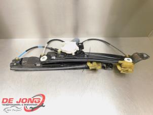 Gebruikte Raammechaniek 4Deurs links-voor BMW 5 serie Touring (F11) 520d 16V Prijs € 38,90 Margeregeling aangeboden door Autodemontagebedrijf de Jong