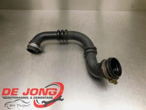 Begagnade Laddluftkylarslang Renault Clio III (BR/CR) 1.2 16V TCe 100 Pris € 14,99 Marginaltabell erbjuds av Autodemontagebedrijf de Jong