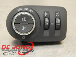 Gebruikte Licht Schakelaar Opel Astra K Sports Tourer 1.5 CDTi 105 12V Prijs € 35,00 Margeregeling aangeboden door Autodemontagebedrijf de Jong