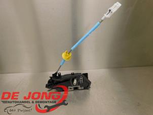 Gebruikte Deurslot Mechaniek 4Deurs rechts-voor BMW 3 serie Touring (G21) 316d 2.0 TwinPower Turbo 16V Prijs € 68,99 Margeregeling aangeboden door Autodemontagebedrijf de Jong