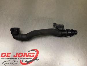 Begagnade Kylarslang Opel Astra K Sports Tourer 1.5 CDTi 105 12V Pris € 14,99 Marginaltabell erbjuds av Autodemontagebedrijf de Jong