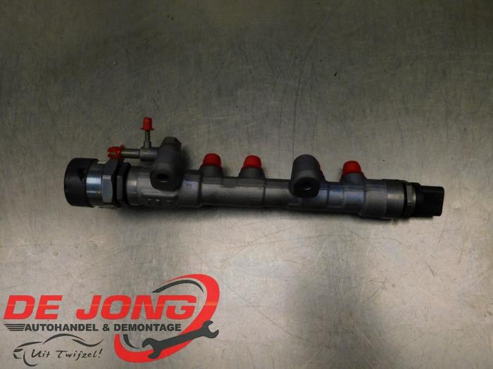 Bränsleinsprutningsmunstycke från en Opel Astra K Sports Tourer 1.5 CDTi 105 12V 2021