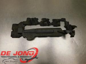 Begagnade Motorskyddspanel Opel Astra K Sports Tourer 1.5 CDTi 105 12V Pris € 25,00 Marginaltabell erbjuds av Autodemontagebedrijf de Jong