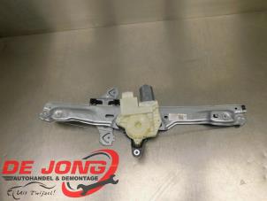 Begagnade Fönstermekanism, 4-dörrars, vänster fram Nissan Qashqai (J11) 1.2 12V DIG-T Pris € 44,99 Marginaltabell erbjuds av Autodemontagebedrijf de Jong