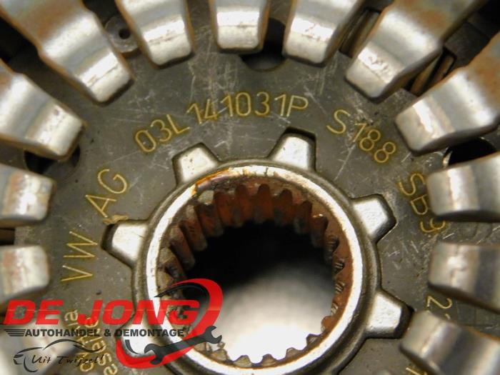 Svänghjul från en Volkswagen Caddy IV 2.0 TDI 16V DPF 2017