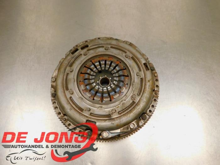 Svänghjul från en Volkswagen Caddy IV 2.0 TDI 16V DPF 2017