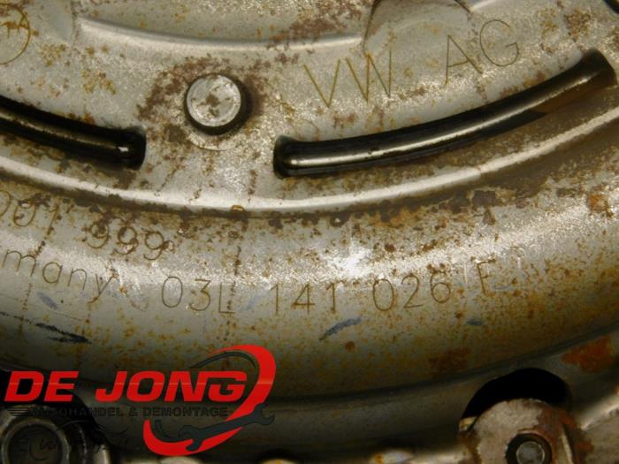 Svänghjul från en Volkswagen Caddy IV 2.0 TDI 16V DPF 2017