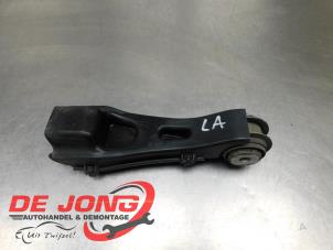 Begagnade Bakre gaffelben, vänster Mercedes CLA (118.3) 1.3 CLA-180 Turbo 16V Pris € 9,99 Marginaltabell erbjuds av Autodemontagebedrijf de Jong