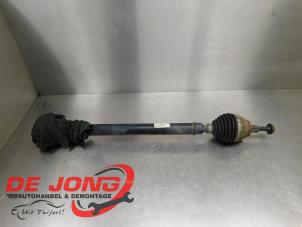 Gebruikte Aandrijfas rechts-voor Volkswagen Touran (5T1) 1.6 TDI SCR BlueMotion Technology Prijs € 29,95 Margeregeling aangeboden door Autodemontagebedrijf de Jong