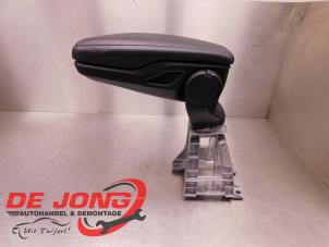 Gebruikte Armleuning BMW X1 (F48) sDrive 16d 1.5 12V TwinPower Prijs € 211,65 Margeregeling aangeboden door Autodemontagebedrijf de Jong