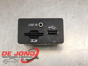 Begagnade AUX/USB-anslutning Ford Focus 3 1.5 TDCi Pris € 44,99 Marginaltabell erbjuds av Autodemontagebedrijf de Jong