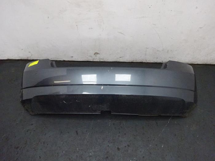 Bakre stötfångare från en Skoda Fabia III (NJ3) 1.2 TSI 16V 2017