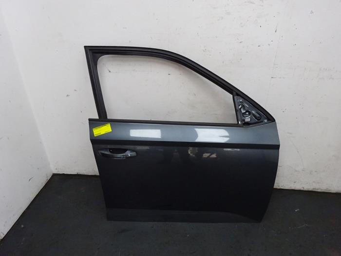 Framdörr, 4-dörrars, höger från en Skoda Fabia III (NJ3) 1.2 TSI 16V 2017