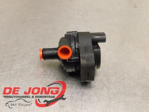 Używane Pompa wodna Mercedes C Estate (S205) C-180 BlueTEC, C-180 d 1.6 16V Cena € 14,90 Procedura marży oferowane przez Autodemontagebedrijf de Jong