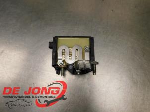Gebruikte Spanningsregelaar Mercedes C Estate (S205) C-180 BlueTEC, C-180 d 1.6 16V Prijs € 39,90 Margeregeling aangeboden door Autodemontagebedrijf de Jong