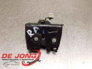 Używane Mechanizm zamka tylnych drzwi samochodu dostawczego Fiat Doblo Cargo (263) 1.6 D Multijet Cena € 18,99 Procedura marży oferowane przez Autodemontagebedrijf de Jong