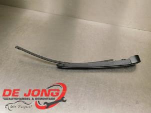 Begagnade Bakre torkararm Skoda Superb Combi (3V5) 1.6 TDI Pris € 14,99 Marginaltabell erbjuds av Autodemontagebedrijf de Jong