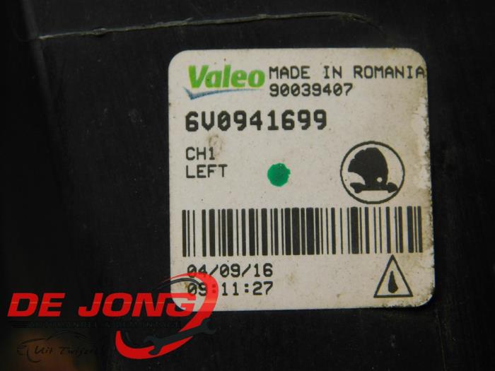 Dimljus, vänster fram från en Skoda Fabia III (NJ3) 1.2 TSI 16V 2017