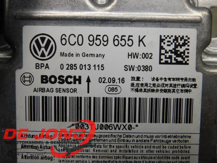 Airbagmodul från en Skoda Fabia III (NJ3) 1.2 TSI 16V 2017