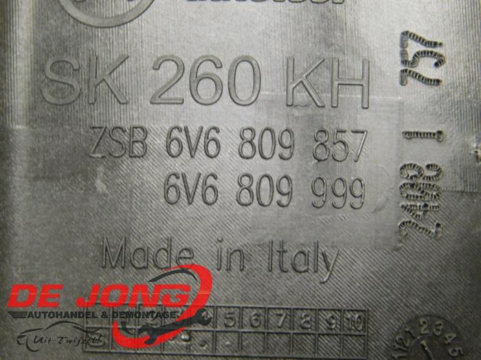 Tanklucka från en Skoda Fabia III (NJ3) 1.2 TSI 16V 2017